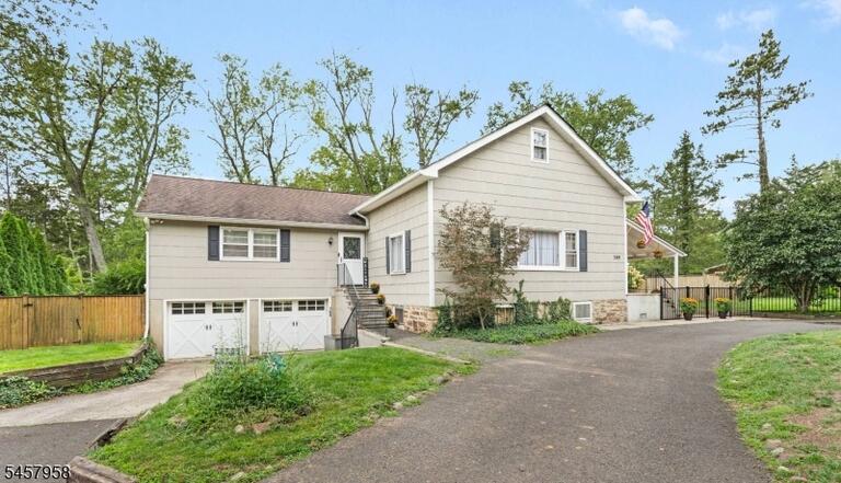 Property listing MLS 4050323 photo 1