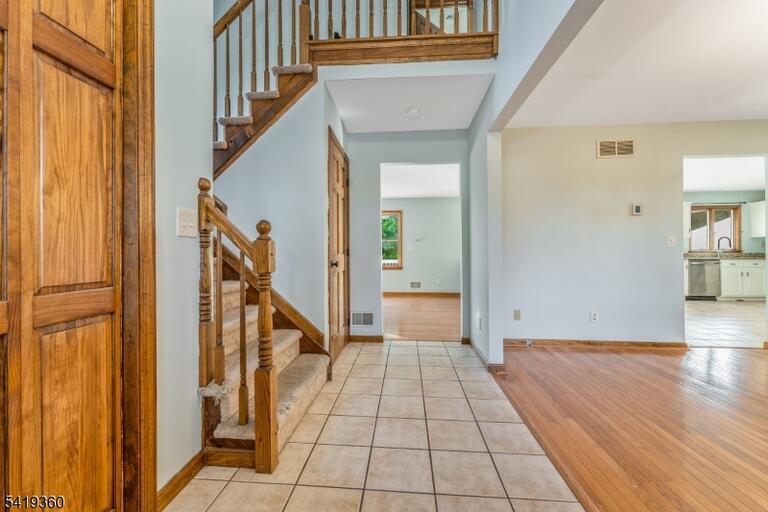 Property listing MLS 4050364 photo 2