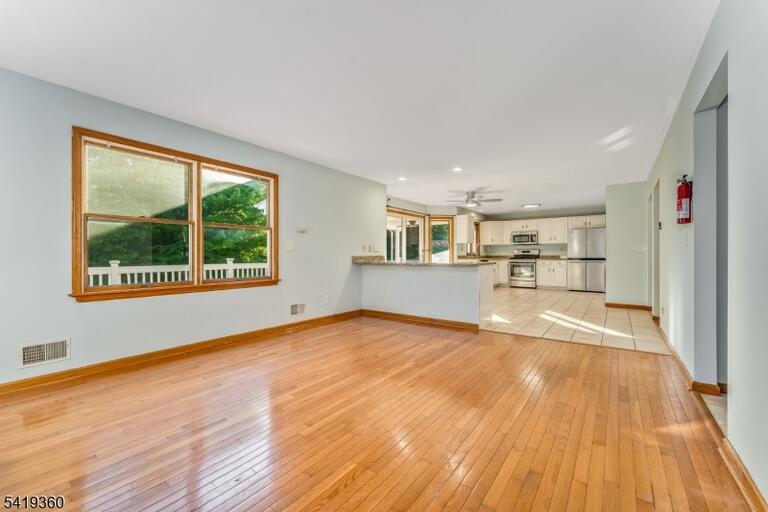 Property listing MLS 4050364 photo 9