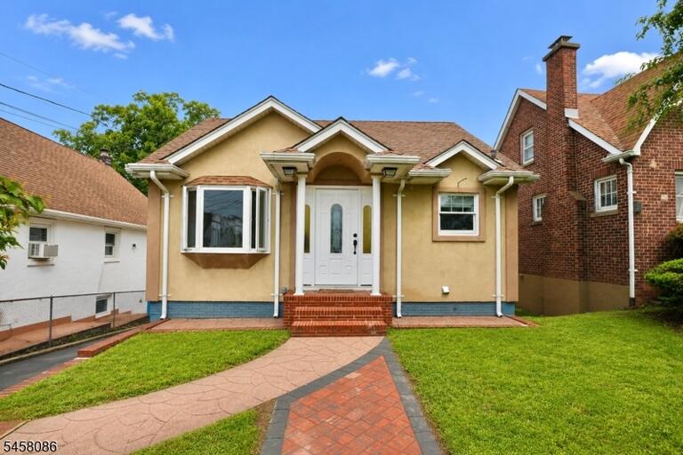 Property listing MLS 4050371 photo 1