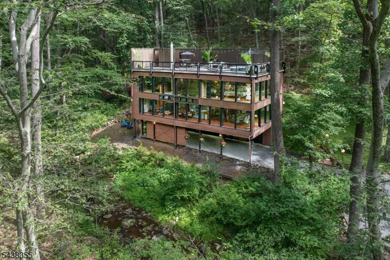 Property listing MLS 4050372 photo 3